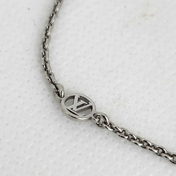 Louis Vuitton Essential V Supple Bracelet - Picture 7 of 10